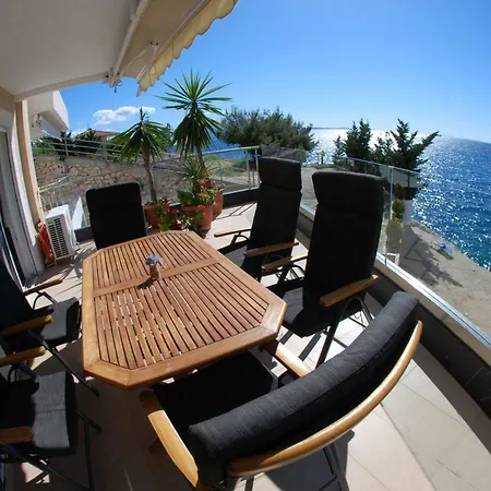 Azzura Flats Apartament *