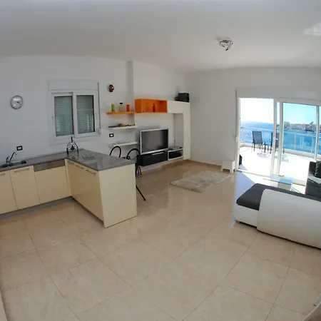 Azzura Flats Apartament *